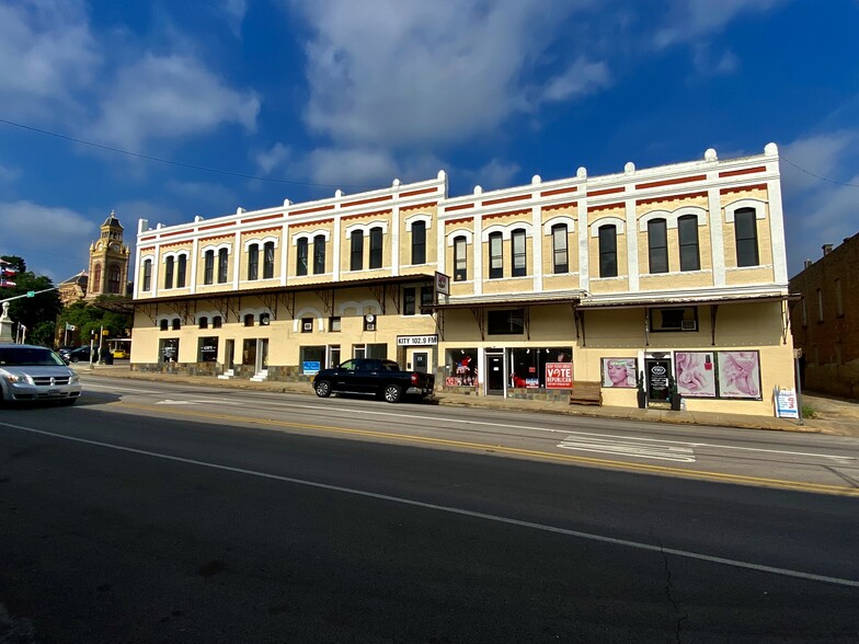 101 W Main St, Llano, TX for lease - Building Photo - Image 3 of 8