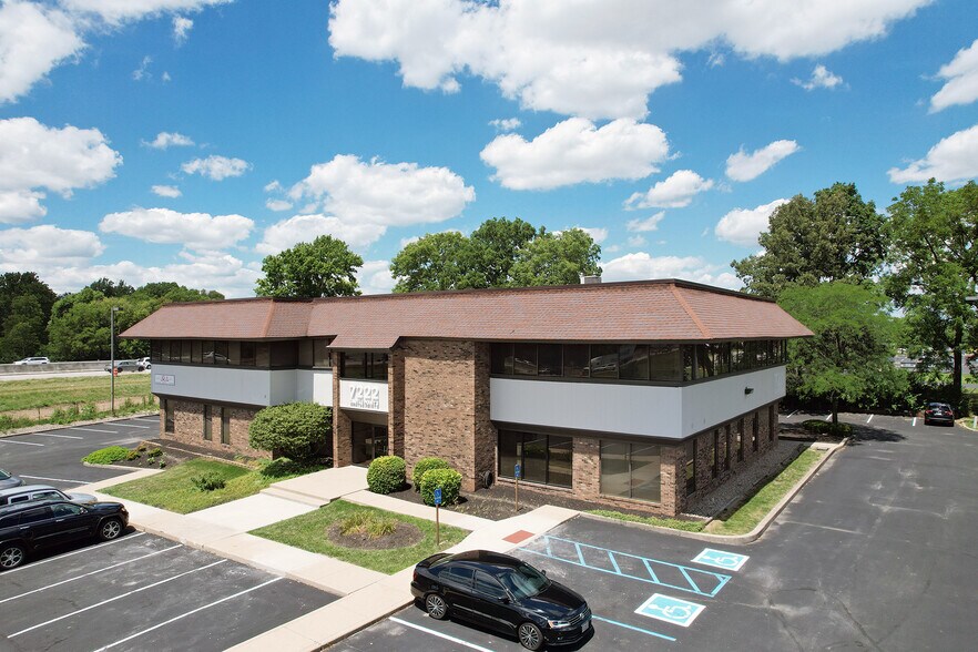 7222 N Shadeland Ave, Indianapolis, IN à louer - Photo du bâtiment - Image 1 de 5