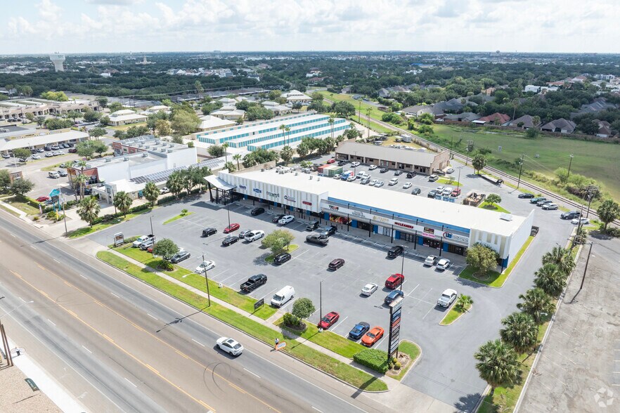 6100 N 10th St, McAllen, TX à louer - Photo du bâtiment - Image 3 de 13