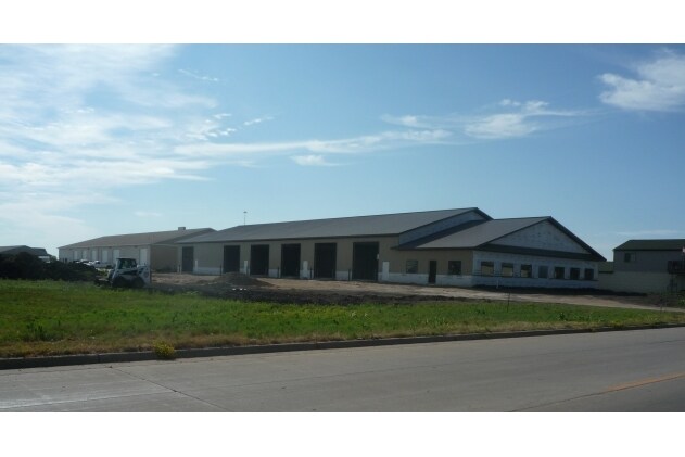 3042 S 39th St, Fargo, ND for lease - Primary Photo - Image 1 of 2