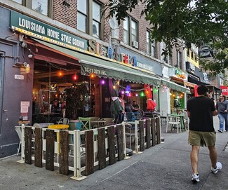 Plus de détails pour 3711 30th Ave, Astoria, NY - Vente au détail à louer