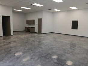 7265 W 43rd St, Houston, TX for lease Building Photo- Image 2 of 6