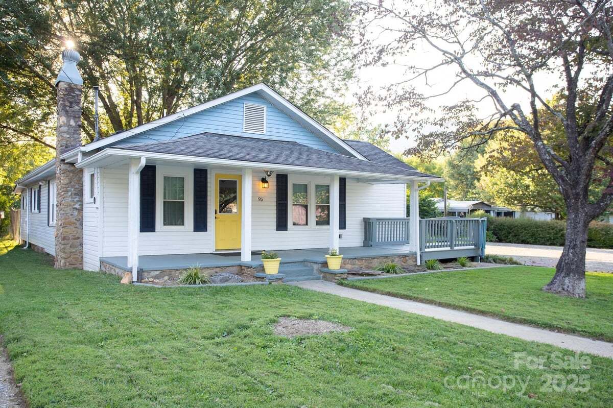 95 Elysinia Ave, Waynesville, NC for sale Building Photo- Image 1 of 15