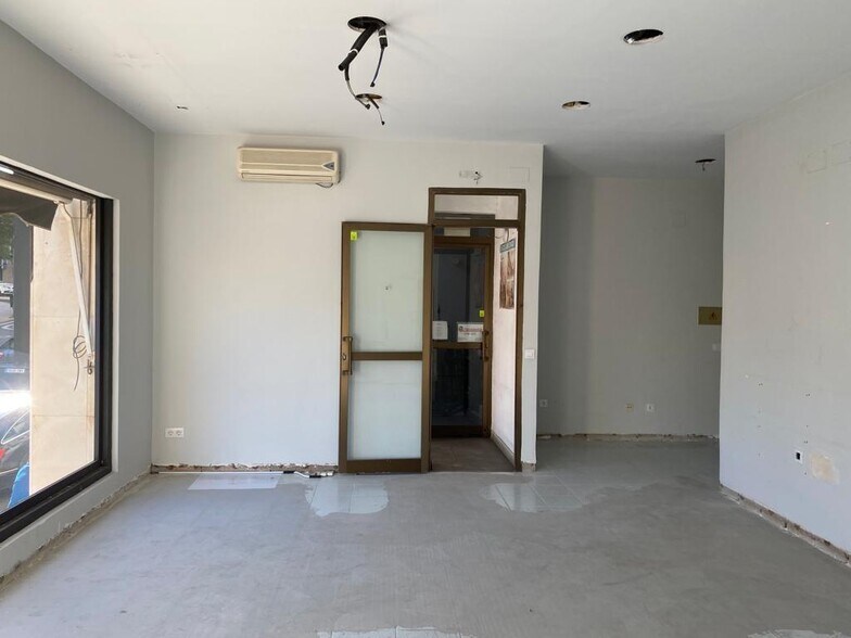 Commerce de détail dans Cáceres, Cáceres à vendre - Photo du bâtiment - Image 2 de 12