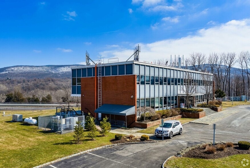 70 Pleasant Hill Rd, New Windsor Township, NY for sale - Building Photo - Image 3 of 28