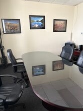 8200 Old 13 Mile Rd, Warren, MI à louer Photo intérieure- Image 2 de 5