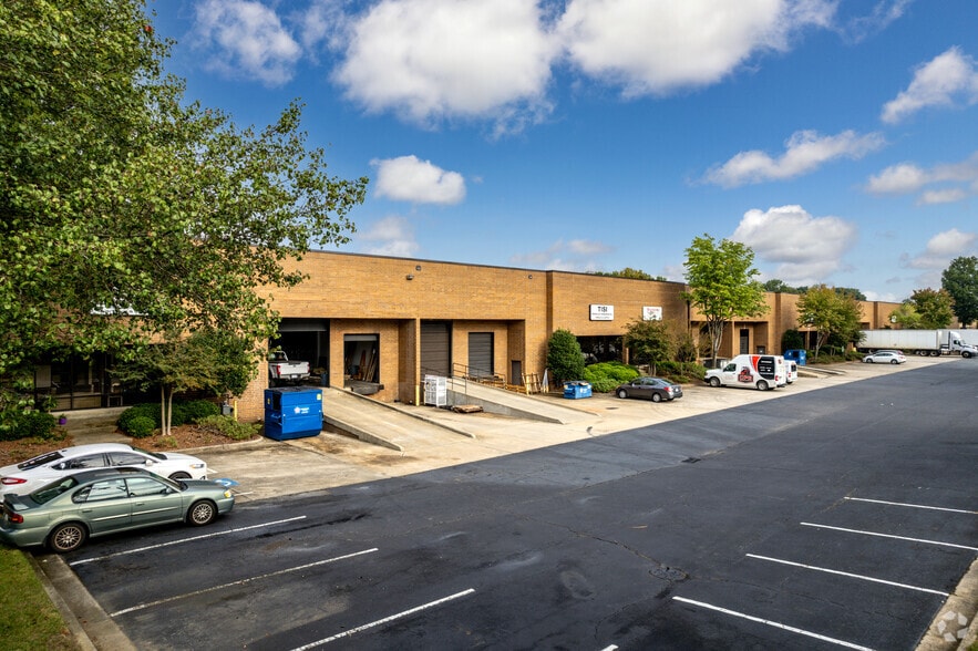3400 Woodpark Blvd, Charlotte, NC à louer - Photo du bâtiment - Image 1 de 9