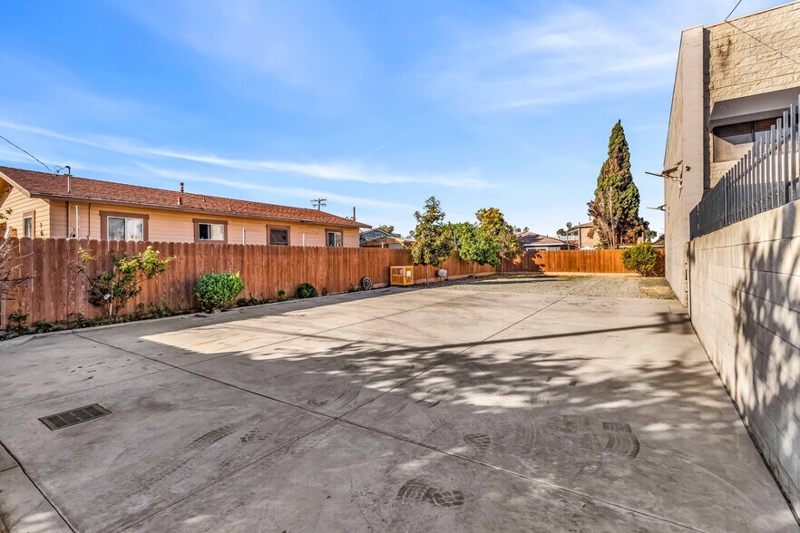 1332 Coolidge Ave, National City, CA à vendre - Photo du bâtiment - Image 2 de 13