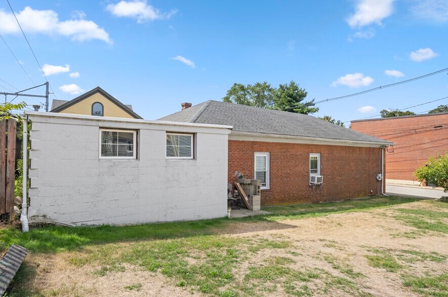 136 Duke St, East Greenwich, RI à vendre - Photo du bâtiment - Image 3 de 23