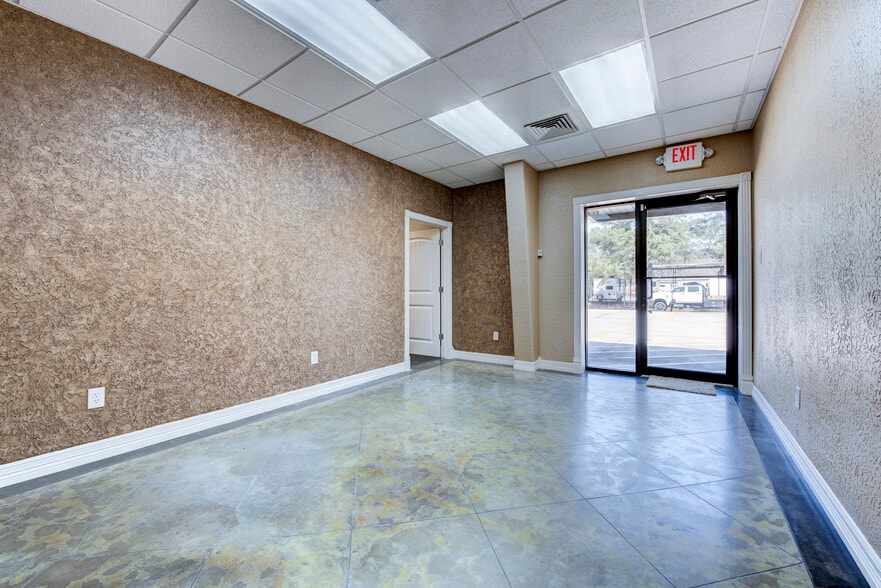 11180 Cox Rd, Conroe, TX for lease - Interior Photo - Image 3 of 11