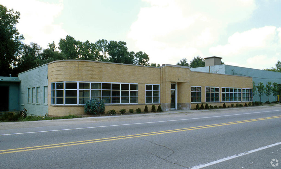 3180 Auburn Rd, Auburn Hills, MI for sale - Building Photo - Image 1 of 1