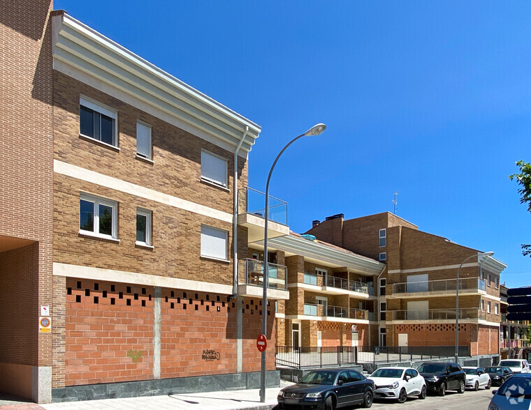 Calle Julián Berrendero, 14, San Agustín del Guadalix, Madrid à vendre - Photo du bâtiment - Image 1 de 3