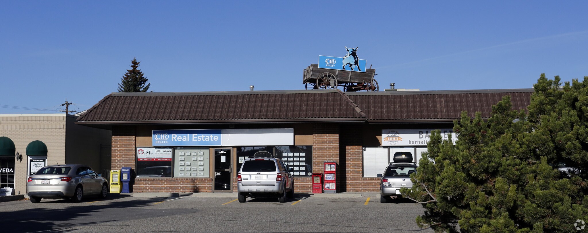 123 4th Ave W, Cochrane, AB for sale Primary Photo- Image 1 of 1
