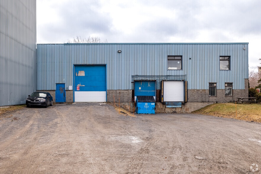 12180 Boul Industriel, Montréal, QC à vendre - Photo du bâtiment - Image 3 de 3
