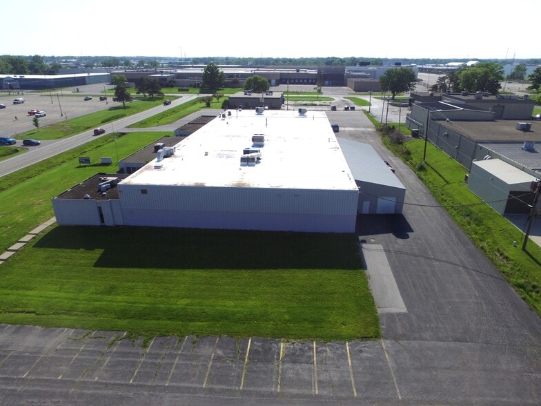 1530 Progress Rd, Fort Wayne, IN à vendre - Photo du bâtiment - Image 3 de 12