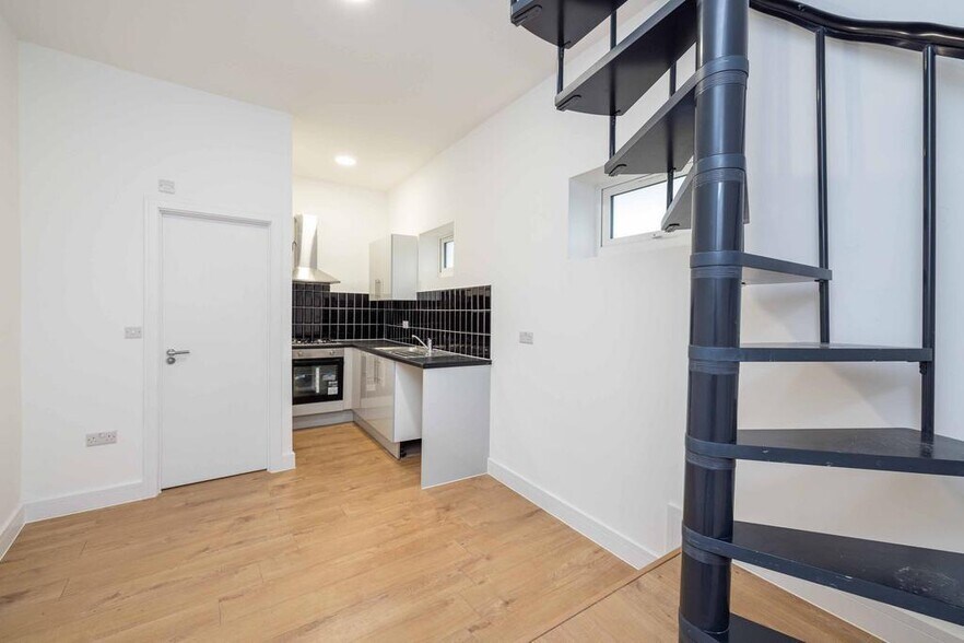 Graham Rd, Harrow à louer - Photo du bâtiment - Image 3 de 8