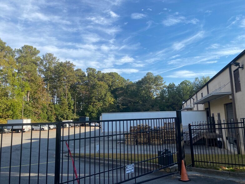 3137 Chestnut Dr, Atlanta, GA à vendre - Photo du bâtiment - Image 3 de 12