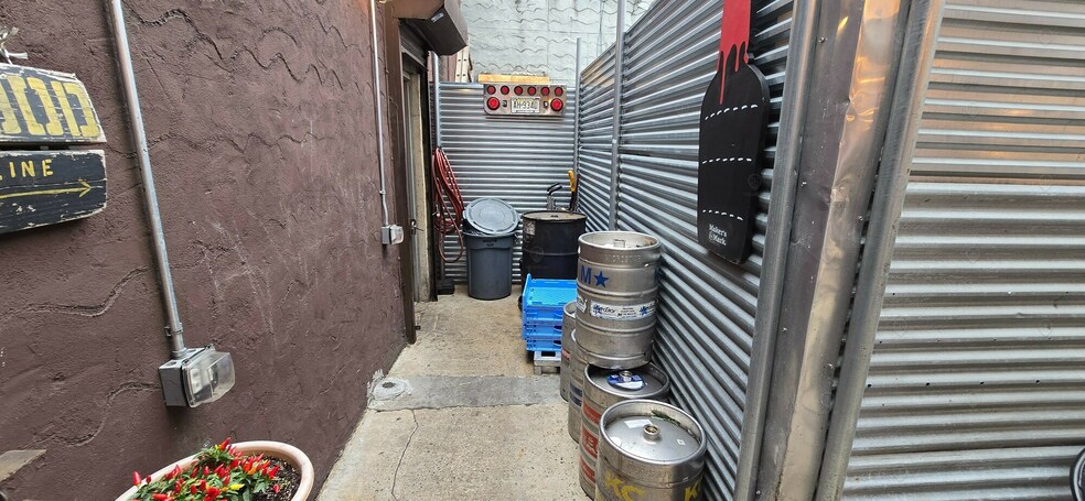 354 Metropolitan Ave, Brooklyn, NY à louer - Photo du bâtiment - Image 2 de 7