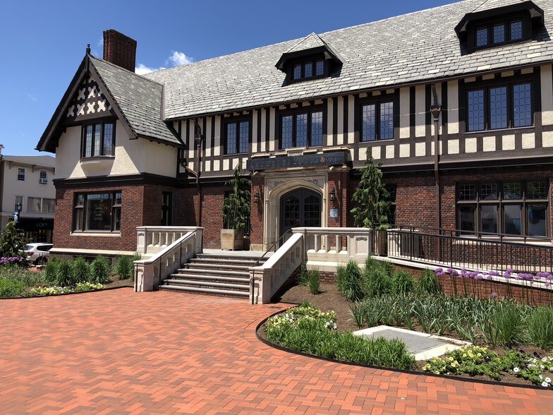 59 Post Rd E, Westport, CT à louer - Photo du bâtiment - Image 1 de 9