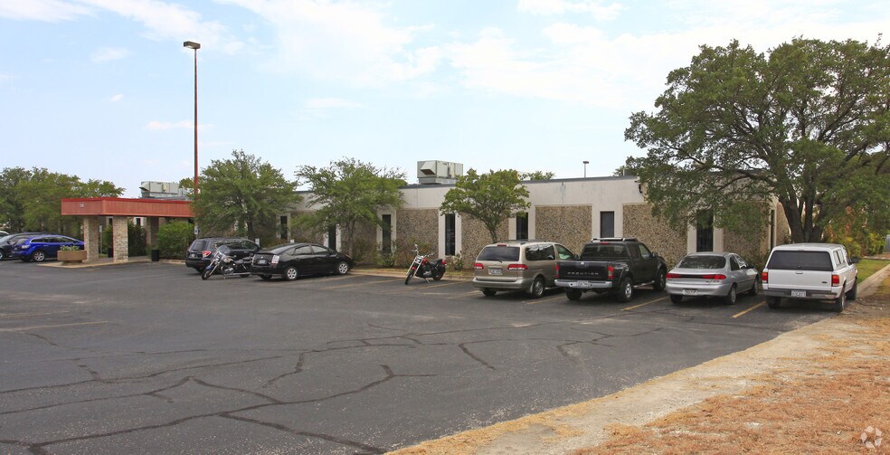2215 Kramer Ln, Austin, TX à louer - Photo du bâtiment - Image 2 de 3