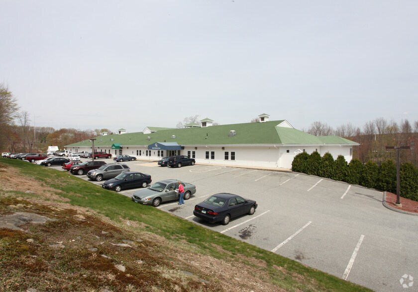 23 Clara Dr, Mystic, CT à louer - Photo du bâtiment - Image 2 de 4