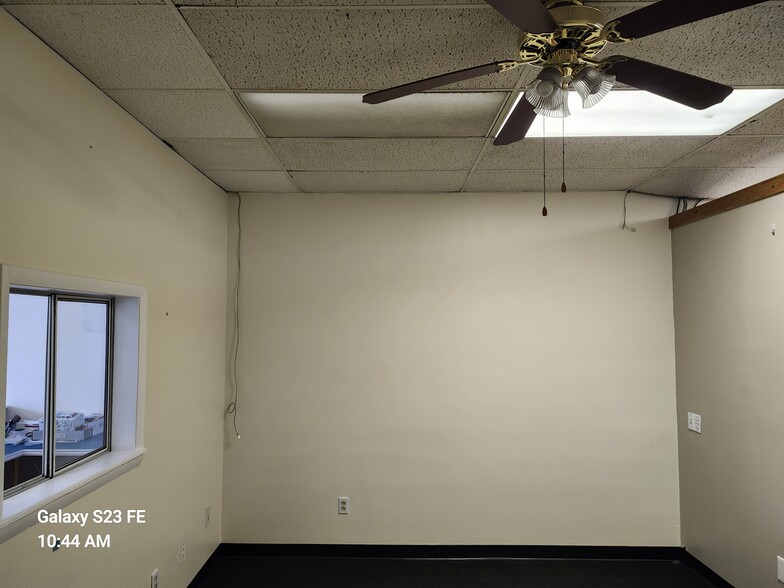 716 Macdade Blvd, Folsom, PA à vendre - Photo intérieure - Image 3 de 6