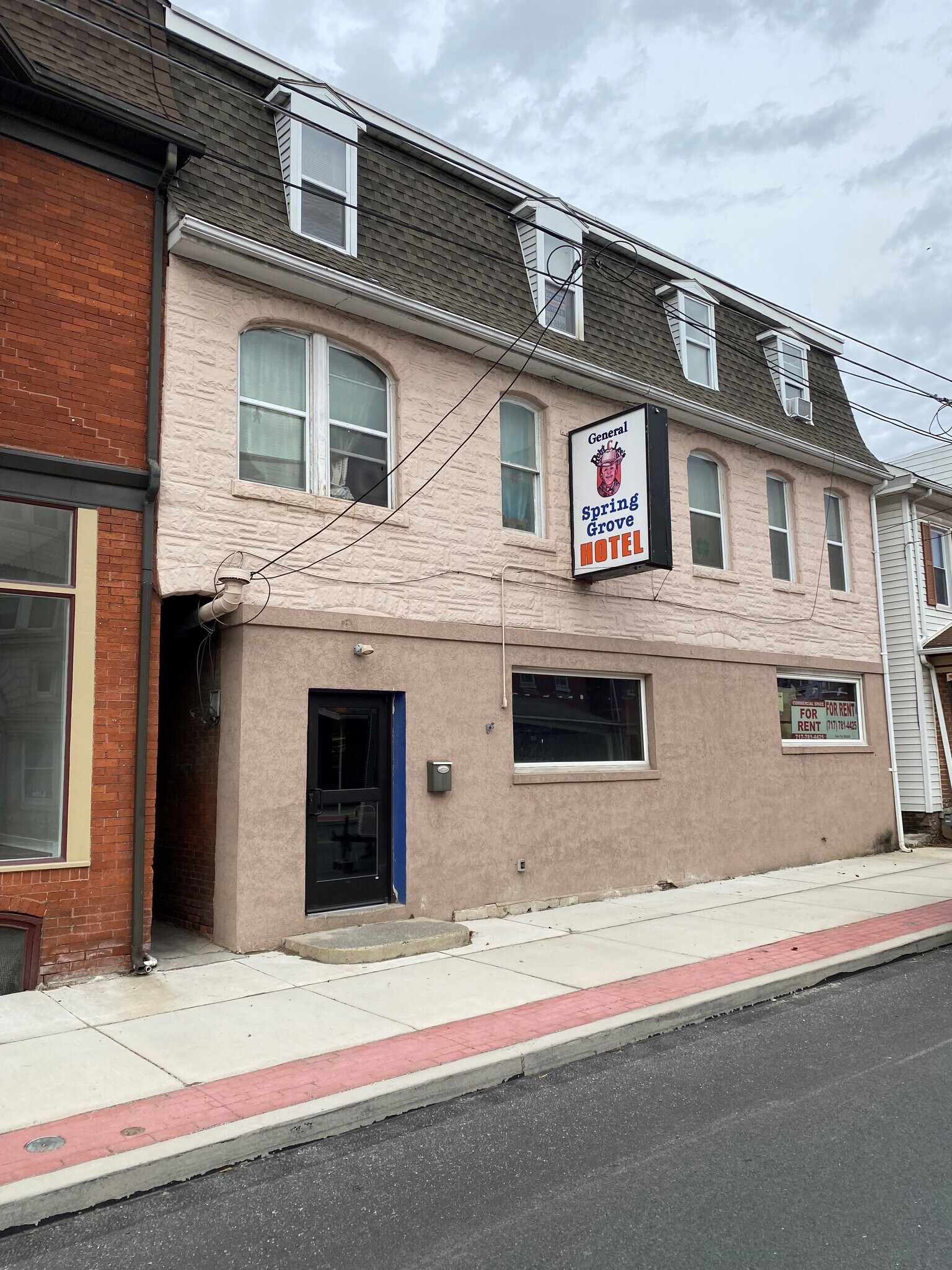 128 S Main St, Spring Grove, PA à louer Photo du bâtiment- Image 1 de 14