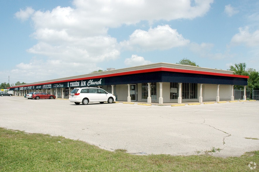7603-7625 Boone Rd, Houston, TX for lease - Building Photo - Image 2 of 10