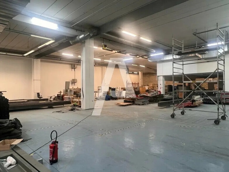 Flex in Ivry-sur-Seine for lease - Interior Photo - Image 3 of 4