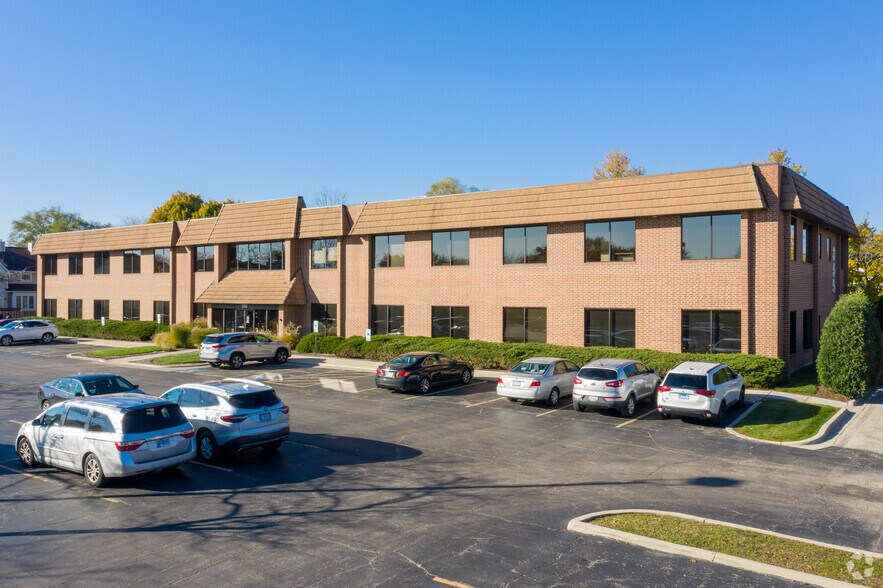 355 W Dundee Rd, Buffalo Grove, IL à louer - Photo du bâtiment - Image 2 de 12