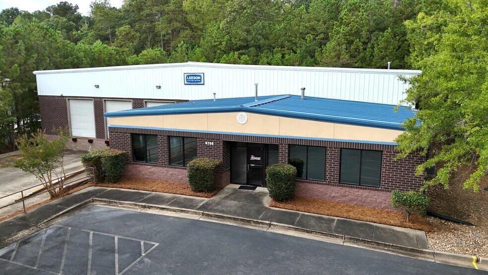 6758 Oak Ridge Commerce Way, Austell, GA à louer - Photo du bâtiment - Image 2 de 4