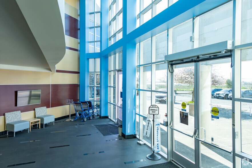 1761 Broadway St, Vallejo, CA for lease - Interior Photo - Image 2 of 9