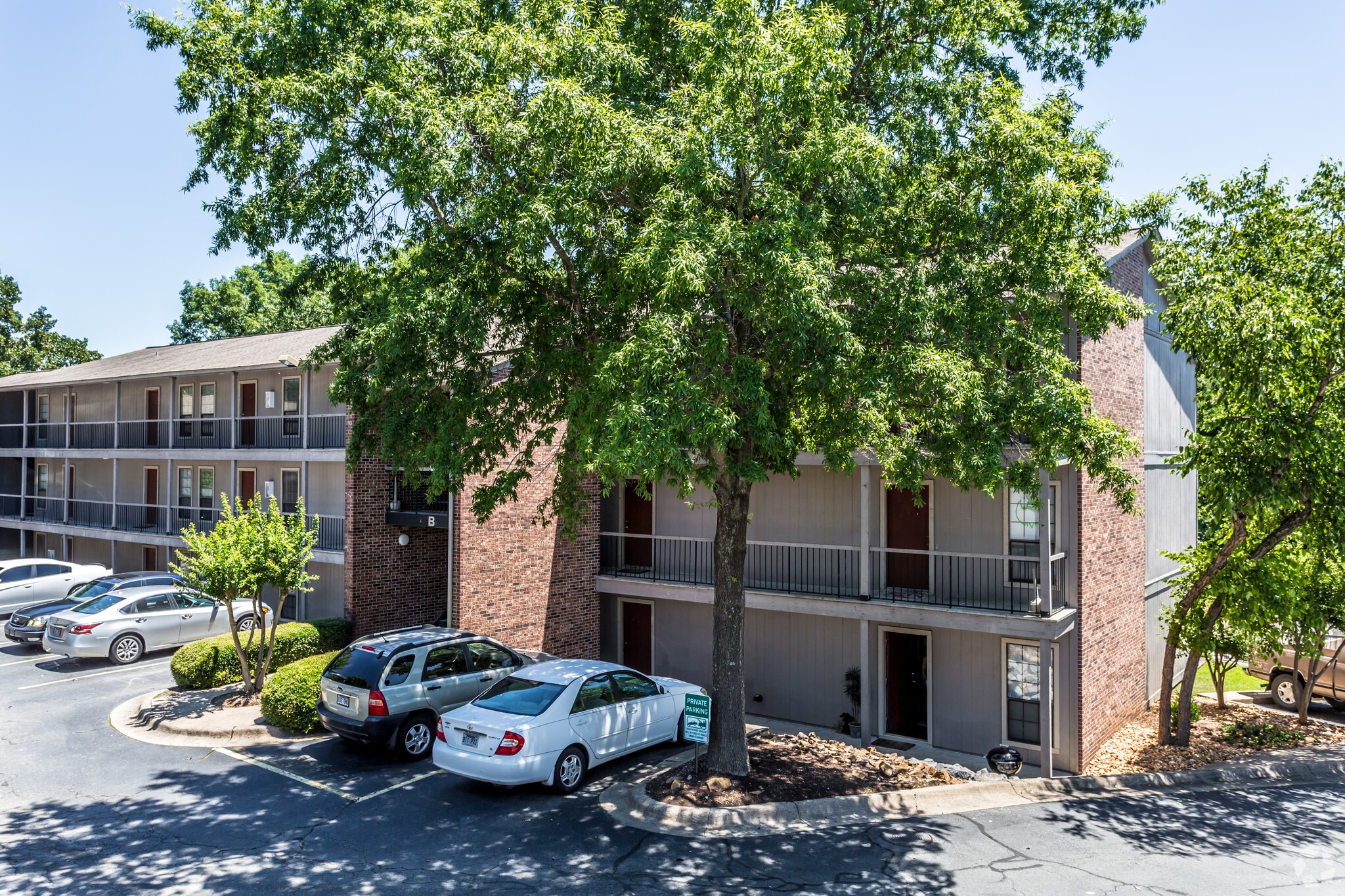 225 Keightly Dr, Little Rock, AR à vendre Photo principale- Image 1 de 36