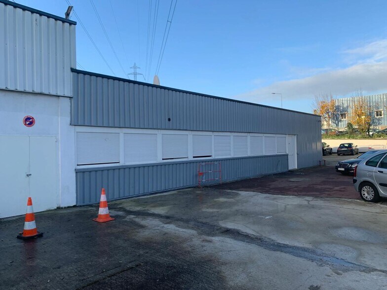 Flex in Osny for sale - Building Photo - Image 3 of 9