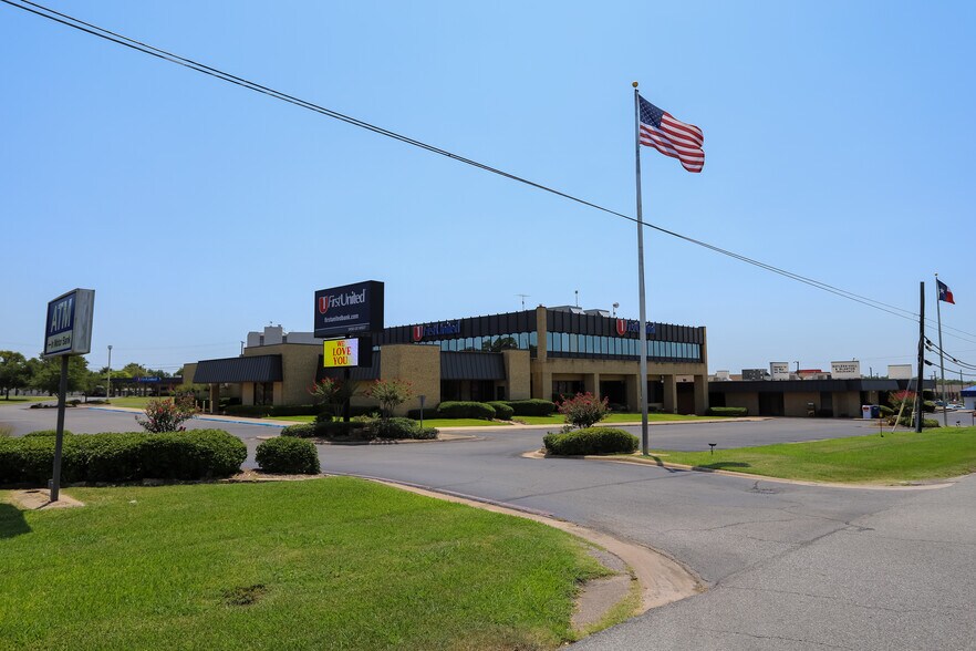 2011 Texoma Pky, Sherman, TX for sale - Building Photo - Image 3 of 17