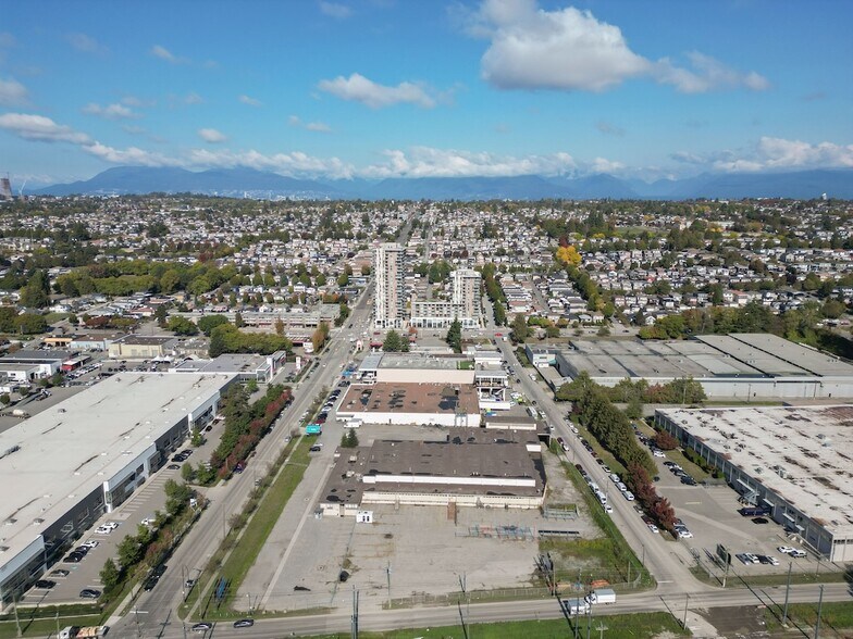 8324 Fraser St, Vancouver, BC à louer - Photo du bâtiment - Image 2 de 4
