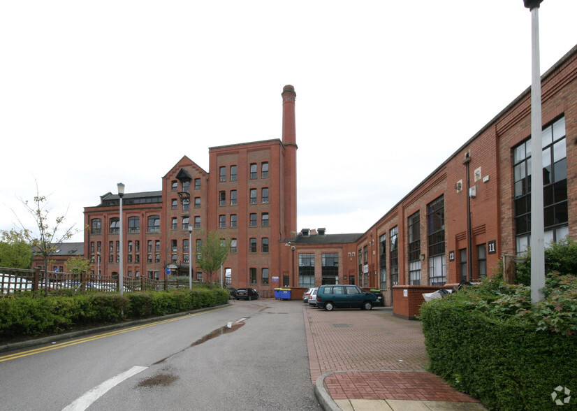 380 Chester Rd, Manchester à louer - Photo du bâtiment - Image 2 de 16