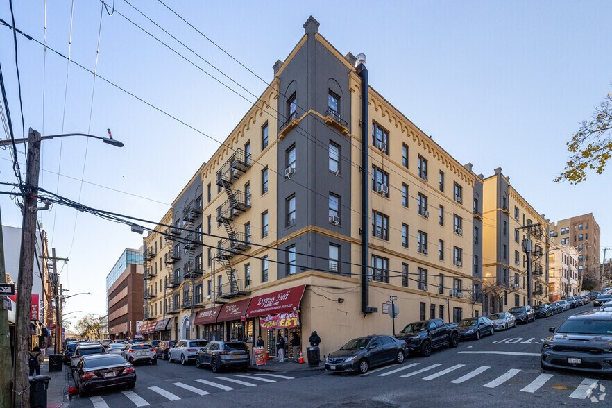 100 Stuyvesant Pl, Staten Island, NY à louer - Photo du bâtiment - Image 2 de 4