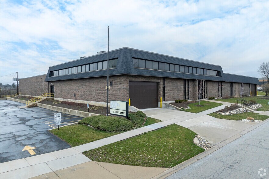 200-220 Fencl Ln, Hillside, IL à vendre - Photo du bâtiment - Image 2 de 13