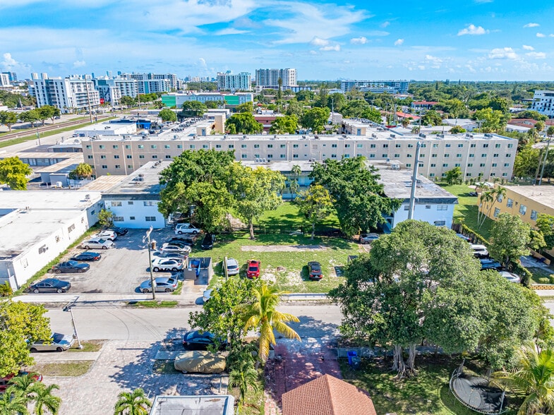 2134 Lincoln St, Hollywood, FL for sale - Building Photo - Image 3 of 19