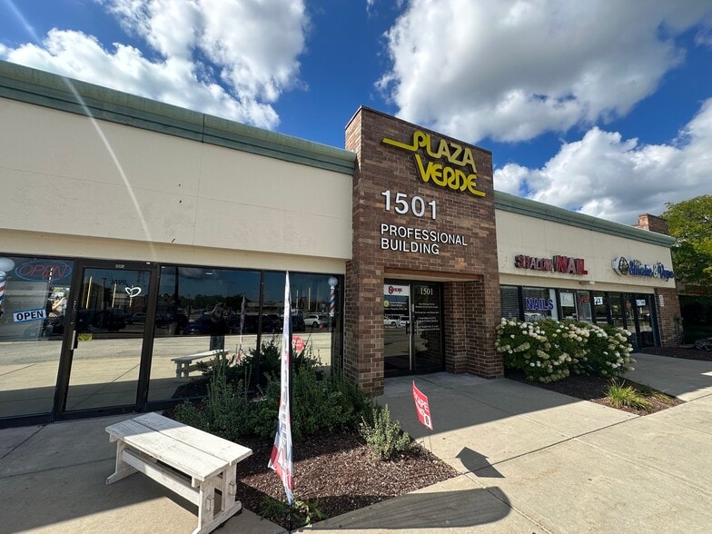 1397-1501 W Dundee Rd, Buffalo Grove, IL à louer - Photo du bâtiment - Image 2 de 11