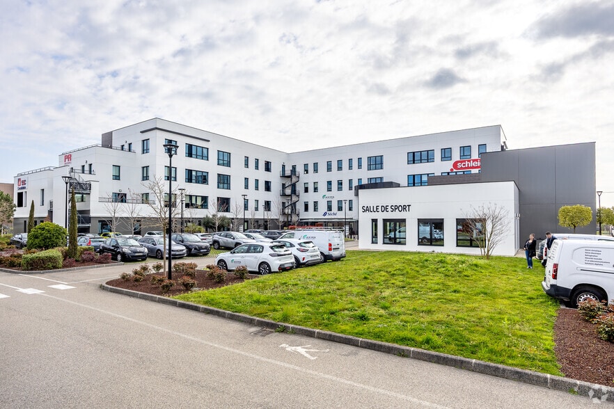 Bureau dans Genas à louer - Photo du bâtiment - Image 2 de 12