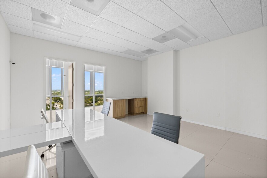 20200 W dixie Hwy, Aventura, FL à louer - Photo intérieure - Image 3 de 19