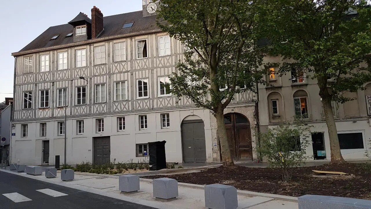 Bureau dans Rouen à louer Photo du bâtiment- Image 1 de 15