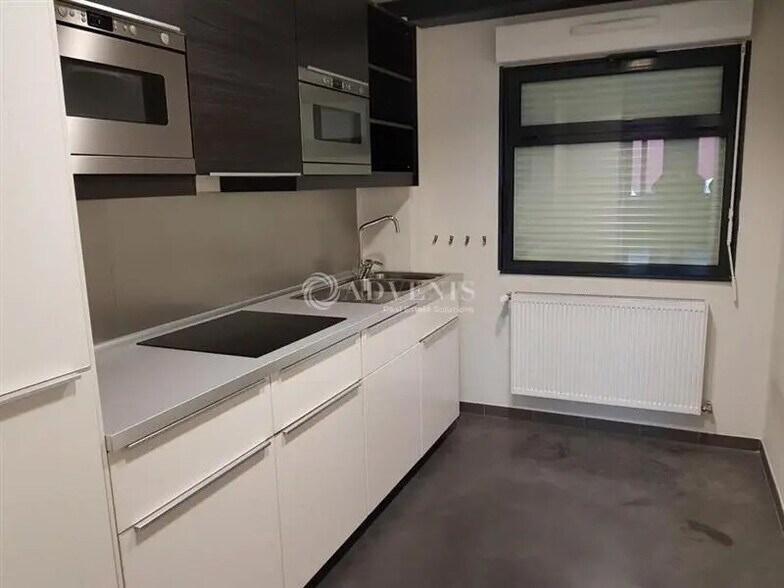 Office in Roubaix for lease - Interior Photo - Image 2 of 5