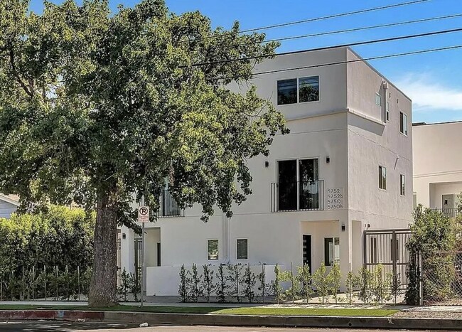 Plus de détails pour 5750 Kester Ave, Van Nuys, CA - Multi-résidentiel à vendre
