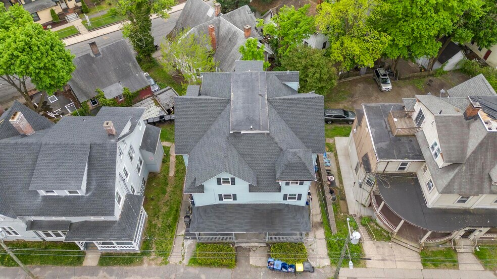 133 Hillside Ave, Waterbury, CT à vendre - Photo du bâtiment - Image 2 de 21