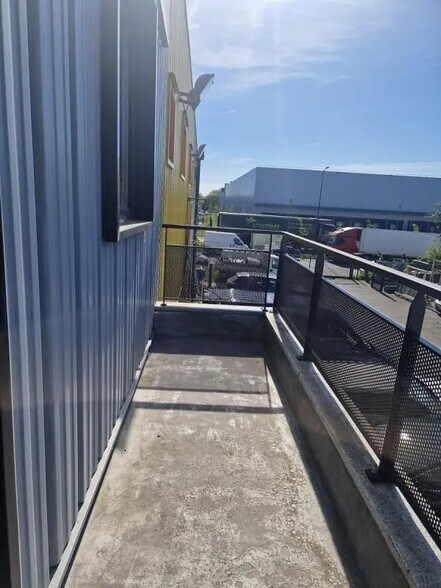 15 Rue Saint-Hilaire, SAINT-OUEN-L'AUMONE for lease - Building Photo - Image 3 of 10