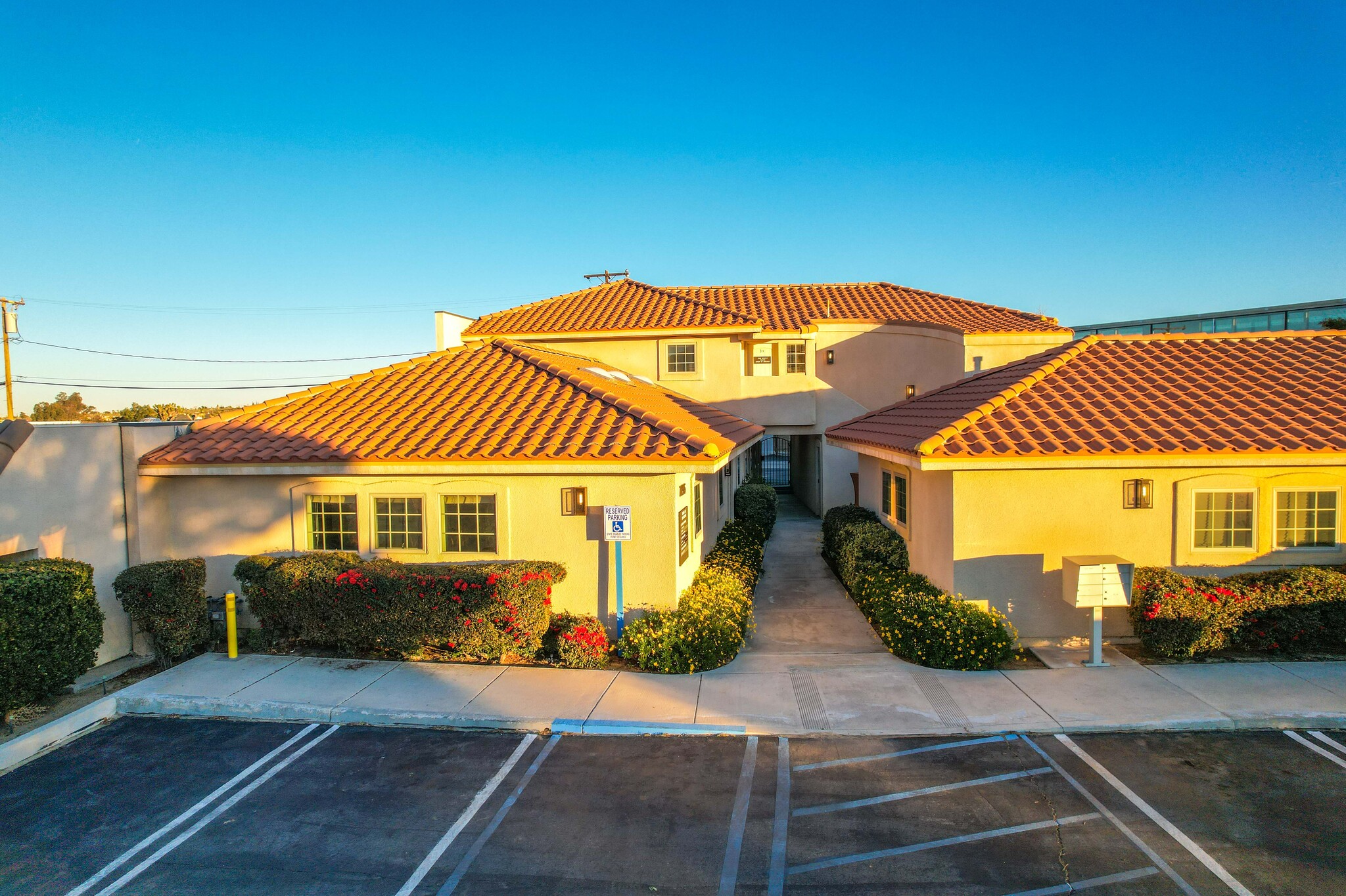 7255 Joshua Ln, Yucca Valley, CA à louer Photo du b timent- Image 1 de 11