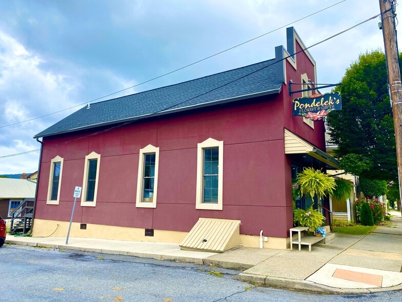 202 Main St, Hellertown, PA for lease - Building Photo - Image 2 of 14